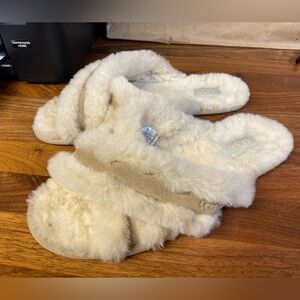 UGG Slippers Women’s Sand Beige Scuffita Slides Shearling Indoor Sz 9